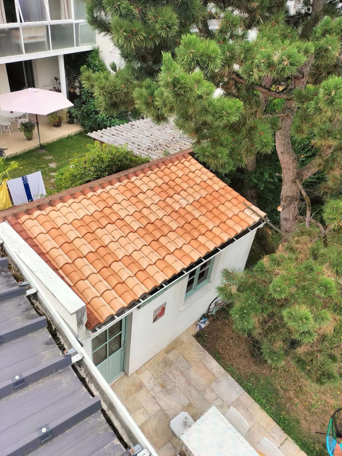 Toiture en tuiles d’une dépendance